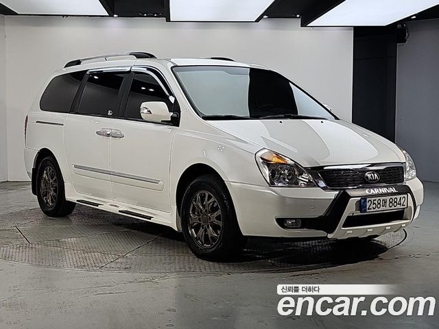 Kia Canival 2013 — photo 2