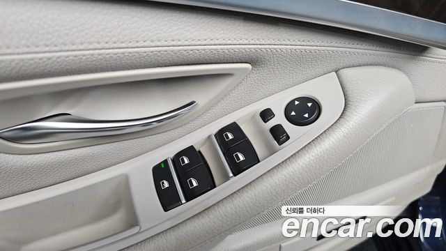 BMW 5-Series 2013 — photo 29