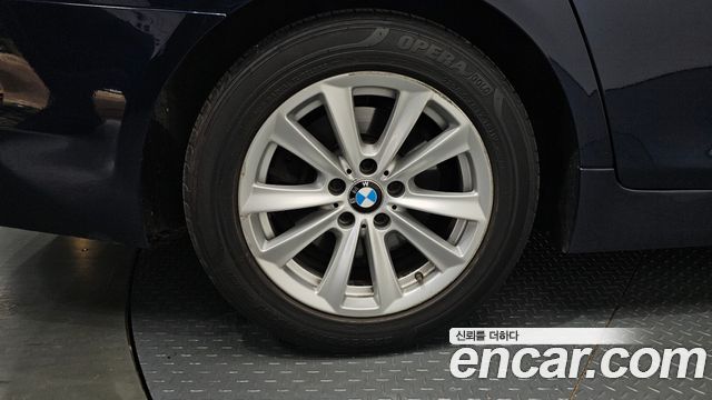 BMW 5-Series 2013 — photo 35