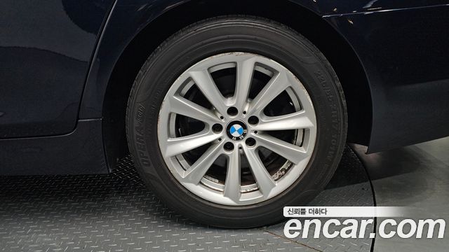 BMW 5-Series 2013 — photo 36