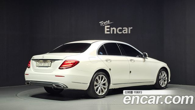 Mercedes-Benz E-Class 2017 — photo 2