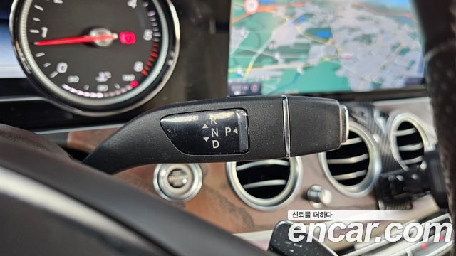 Mercedes-Benz E-Class 2017 — photo 9