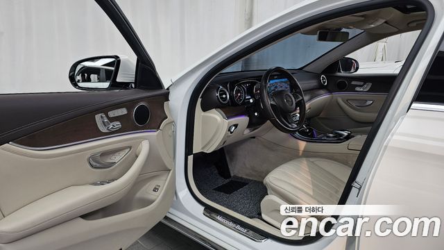 Mercedes-Benz E-Class 2017 — photo 10