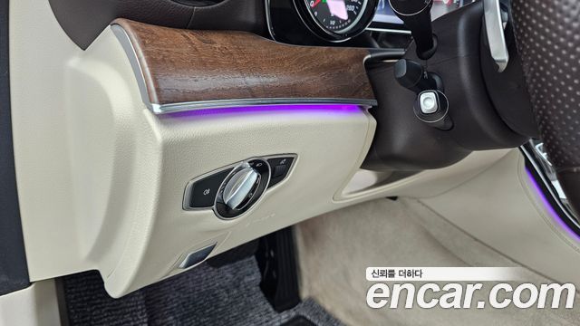 Mercedes-Benz E-Class 2017 — photo 16