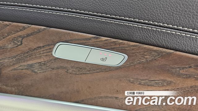 Mercedes-Benz E-Class 2017 — photo 19