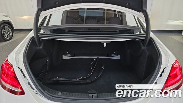 Mercedes-Benz E-Class 2017 — photo 20