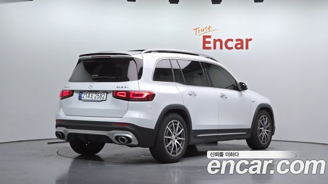 Mercedes-Benz GLB-Class 2023 — photo 2
