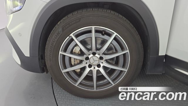 Mercedes-Benz GLB-Class 2023 — photo 5