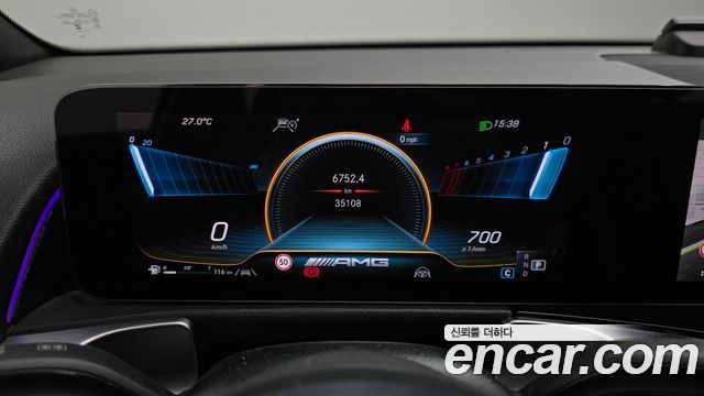 Mercedes-Benz GLB-Class 2023 — photo 8