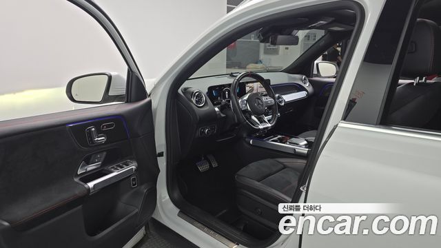 Mercedes-Benz GLB-Class 2023 — photo 10
