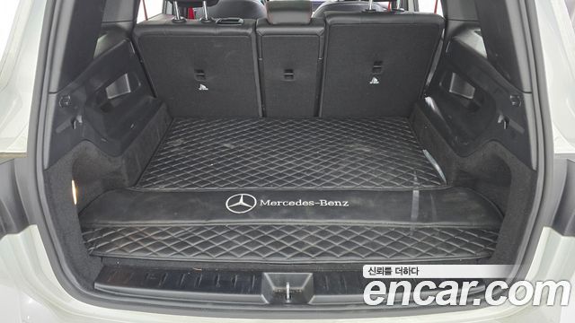 Mercedes-Benz GLB-Class 2023 — photo 16