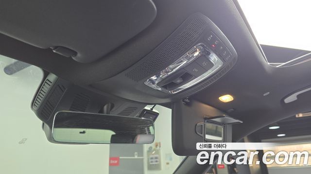 Mercedes-Benz GLB-Class 2023 — photo 18