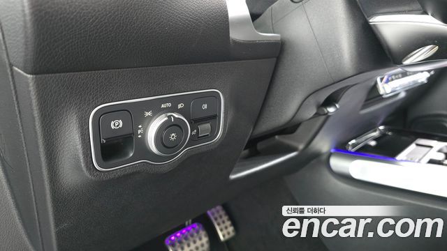 Mercedes-Benz GLB-Class 2023 — photo 19