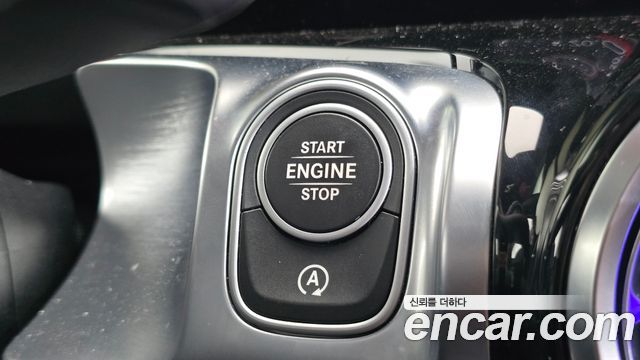 Mercedes-Benz GLB-Class 2023 — photo 20
