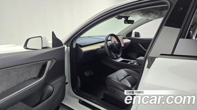 Tesla Model Y 2022 — photo 13