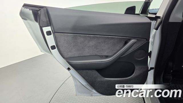 Tesla Model Y 2022 — photo 15