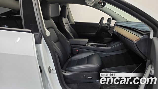 Tesla Model Y 2022 — photo 16