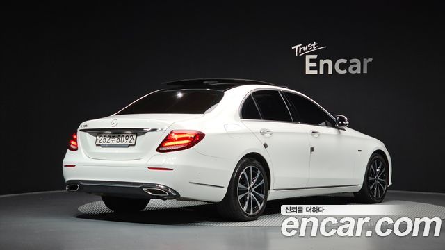 Mercedes-Benz E-Class 2019 — photo 2