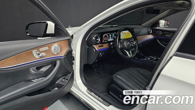 Mercedes-Benz E-Class 2019 — photo 13