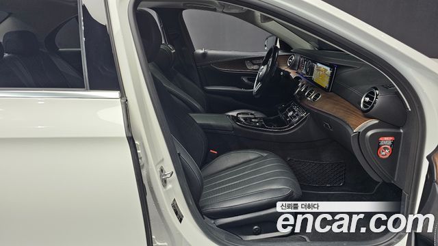 Mercedes-Benz E-Class 2019 — photo 17