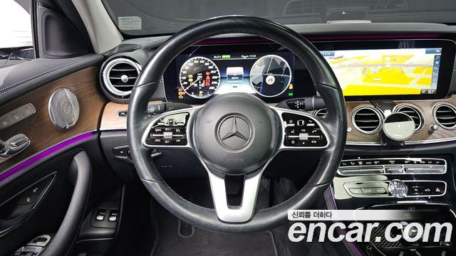 Mercedes-Benz E-Class 2019 — photo 19