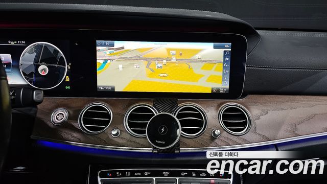 Mercedes-Benz E-Class 2019 — photo 20