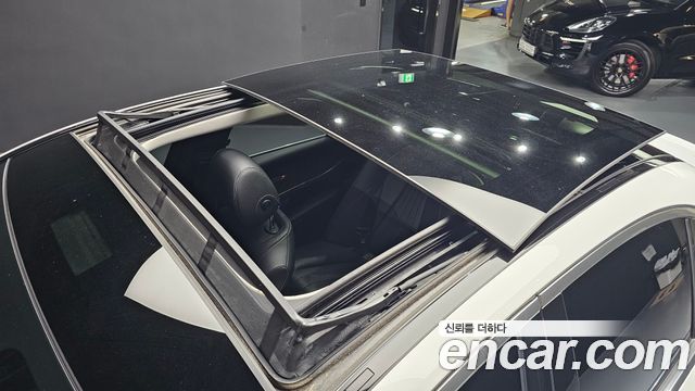 Mercedes-Benz E-Class 2019 — photo 25