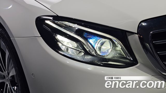Mercedes-Benz E-Class 2019 — photo 8