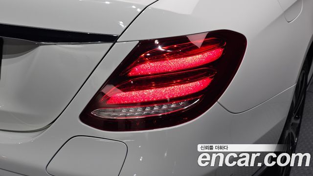 Mercedes-Benz E-Class 2019 — photo 9