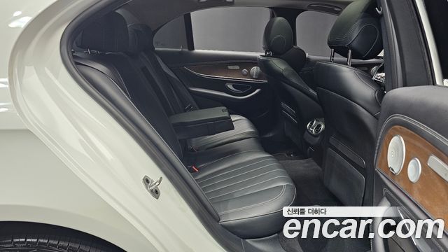 Mercedes-Benz E-Class 2019 — photo 16