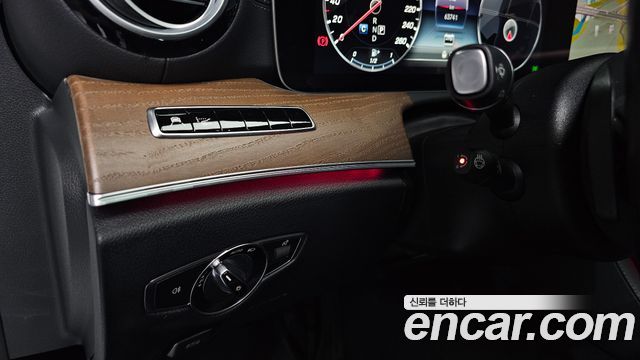 Mercedes-Benz E-Class 2019 — photo 27