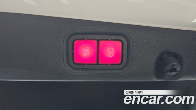 Mercedes-Benz E-Class 2019 — photo 29