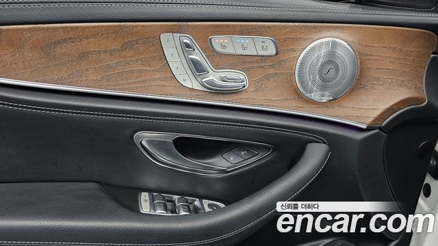 Mercedes-Benz E-Class 2019 — photo 30