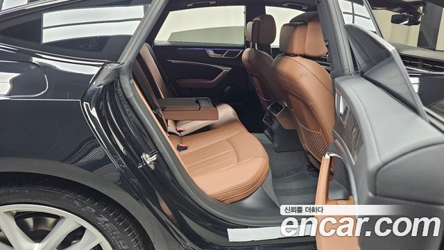 Audi A7 2023 — photo 17