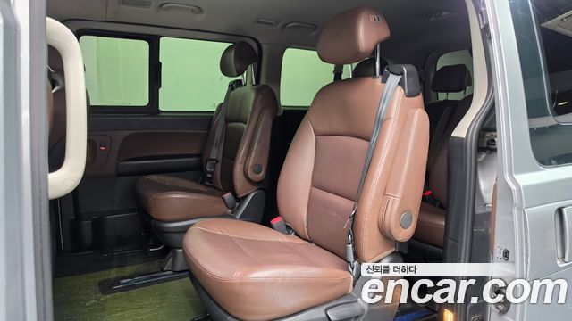 Hyundai Starex 2019 — photo 17