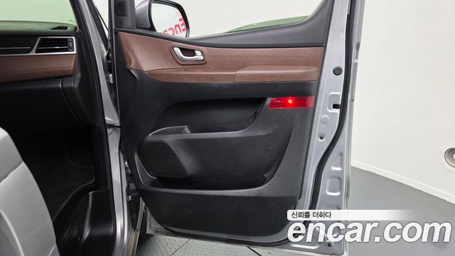 Hyundai Starex 2019 — photo 14