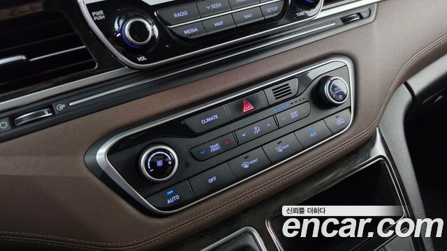 Hyundai Starex 2019 — photo 28