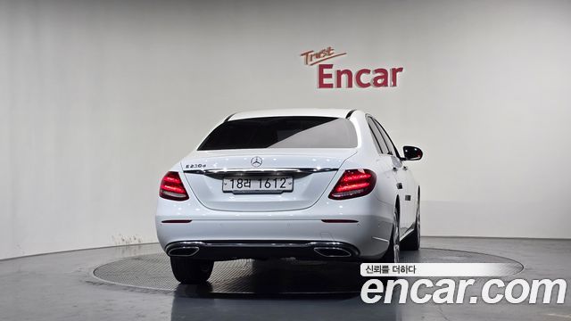 Mercedes-Benz E-Class 2018 — photo 4