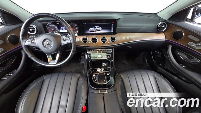 Mercedes-Benz E-Class 2018 — photo 10