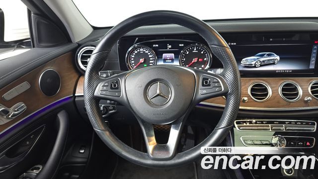 Mercedes-Benz E-Class 2018 — photo 19
