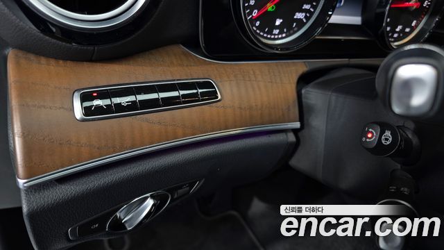 Mercedes-Benz E-Class 2018 — photo 25