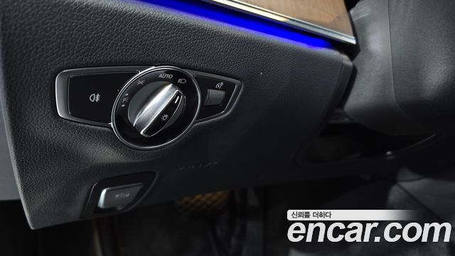 Mercedes-Benz E-Class 2018 — photo 26