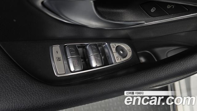 Mercedes-Benz E-Class 2018 — photo 28