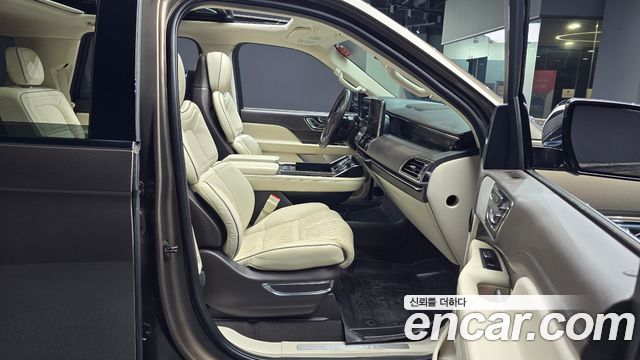 Lincoln Navigator 2020 — photo 17