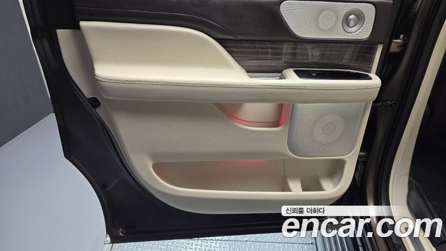 Lincoln Navigator 2020 — photo 15
