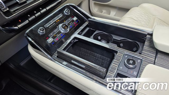Lincoln Navigator 2020 — photo 29