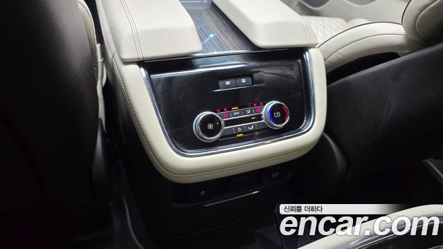 Lincoln Navigator 2020 — photo 32