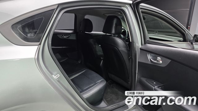 Kia K3 2022 — photo 12