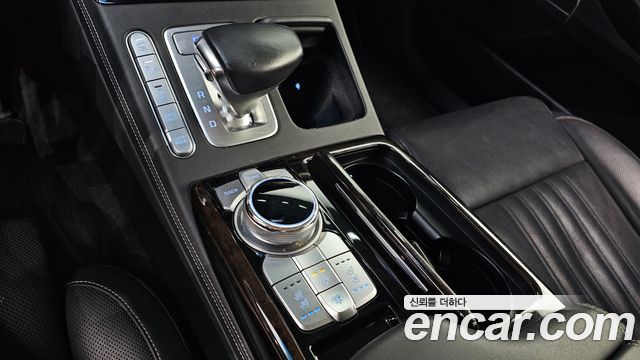 Genesis G90 2019 — photo 12