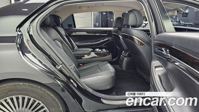 Genesis G90 2019 — photo 18